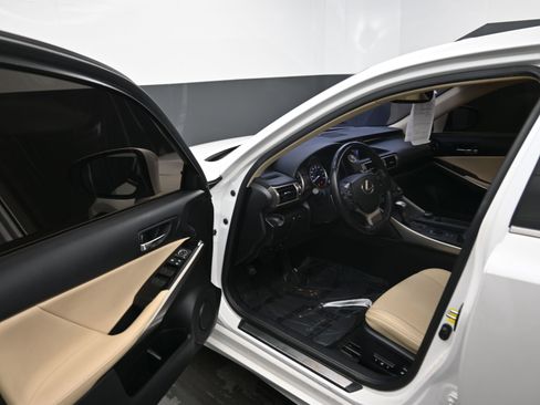 Used 2016 Lexus IS 200t image 17