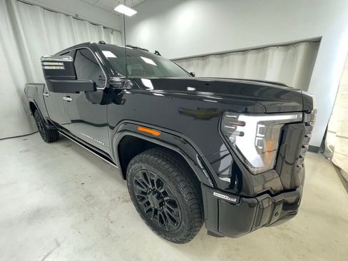 New 2026 GMC Sierra 2500 Denali Ultimate AWD/4WD image 3