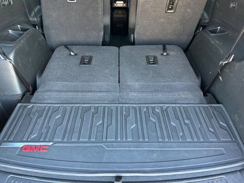 Used 2022 GMC Acadia SLE FWD image 17