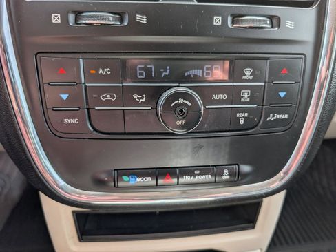 Used 2012 Chrysler Town & Country Touring w/ Entertainment Group #1 FWD image 24