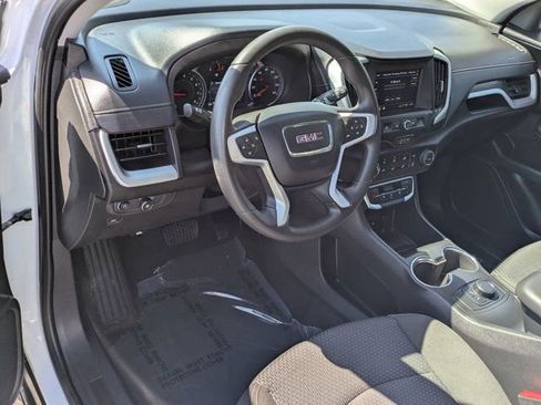 Used 2024 GMC Terrain SLE image 17