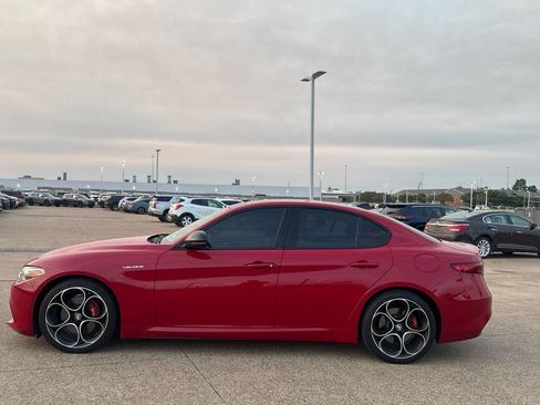 Used 2022 Alfa Romeo Giulia Veloce RWD image 13