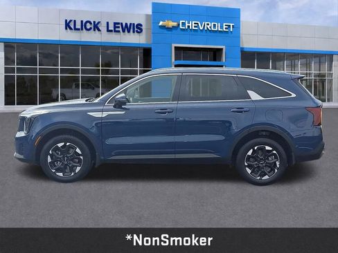 Used 2025 Kia Sorento S AWD/4WD image 4
