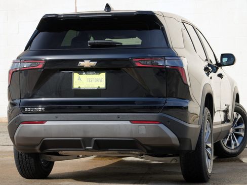 Used 2026 Chevrolet Equinox LT FWD image 3