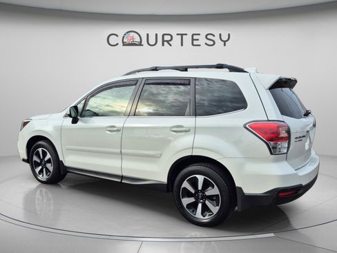 Used 2018 Subaru Forester 2.5i Limited AWD/4WD image 3