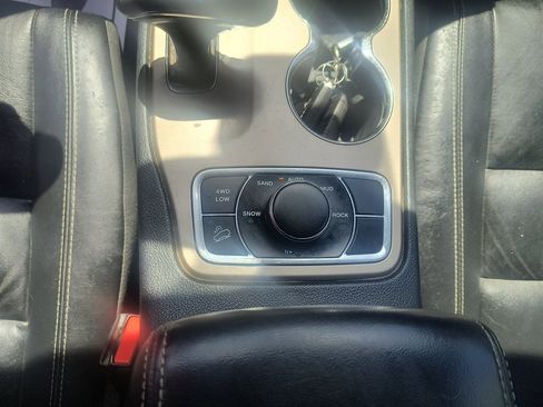 Used 2014 Jeep Grand Cherokee Limited image 21