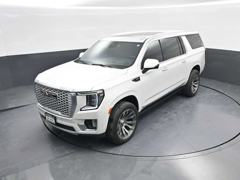 Used 2023 GMC Yukon XL Denali w/ Denali Reserve Package image 32