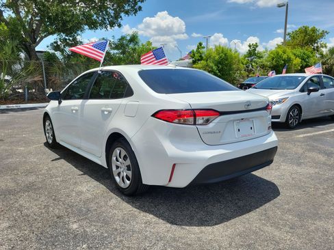 Used 2025 Toyota Corolla LE w/ Convenience Package FWD image 9