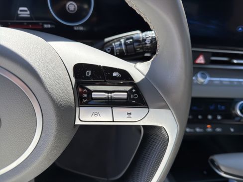 Used 2025 Hyundai Elantra SEL image 25