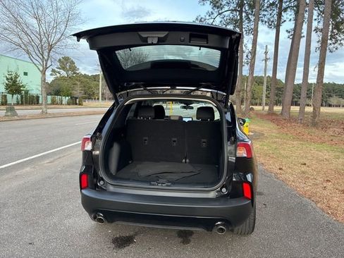 Used 2022 Ford Escape SE w/ SE Sport Appearance Package image 18