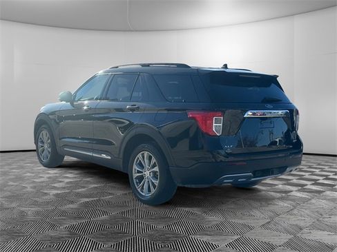 Used 2023 Ford Explorer XLT w/ Equipment Group 202A image 3