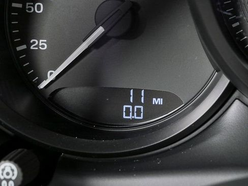 New 2026 Porsche Macan AWD image 9