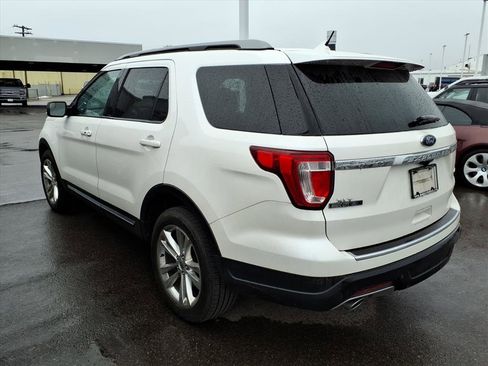Used 2018 Ford Explorer XLT w/ Equipment Group 202A image 4