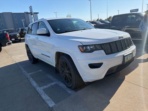 Used 2019 Jeep Grand Cherokee Altitude image 5