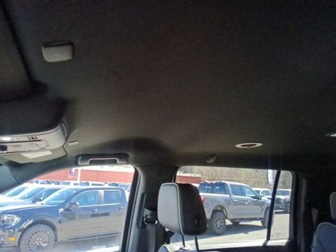 Used 2024 GMC Yukon XL SLT image 14