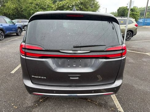 Used 2023 Chrysler Pacifica Touring-L FWD image 6