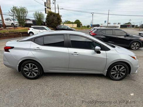 Used 2022 Nissan Versa SV image 4