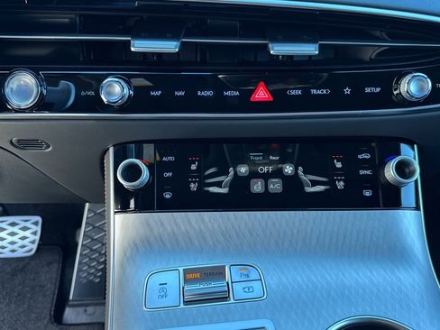 New 2026 Genesis GV70 2.5T Sport Prestige image 9