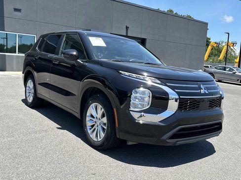 Used 2025 Mitsubishi Outlander ES FWD image 1
