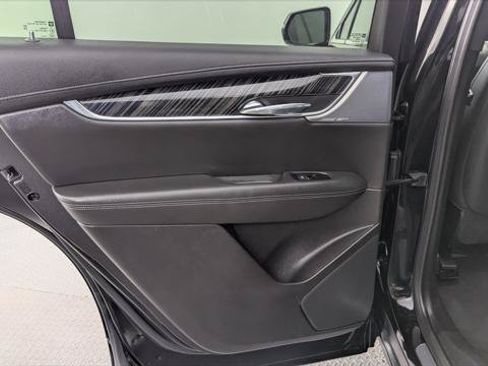 Used 2025 Cadillac XT6 Premium Luxury FWD image 16