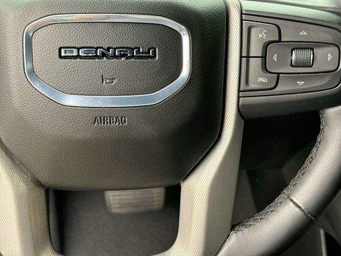 Used 2024 GMC Yukon XL Denali AWD/4WD image 18