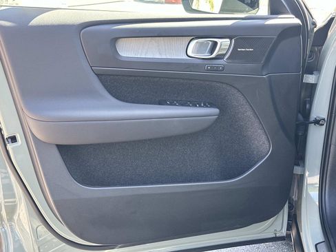 Certified 2025 Volvo XC40 B5 Ultra w/ Climate Package image 15