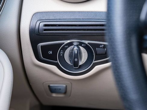 Used 2019 Mercedes-Benz GLC 300 4MATIC image 22