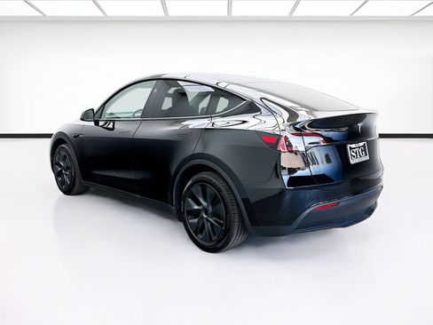 Used 2024 Tesla Model Y Long Range RWD image 6