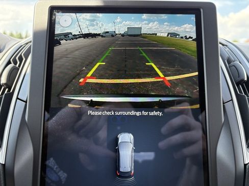 Used 2022 Ford Edge SEL w/ Convenience Package image 10