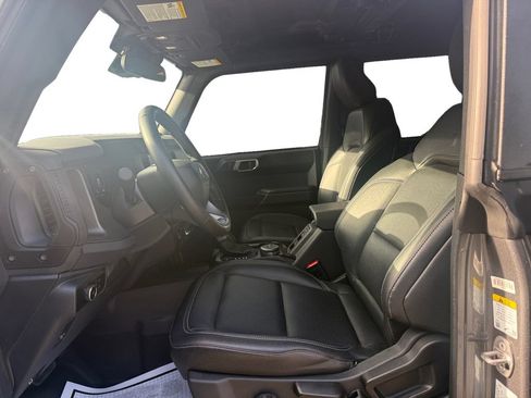 Used 2025 Ford Bronco Big Bend w/ Black Diamond Package AWD/4WD image 9