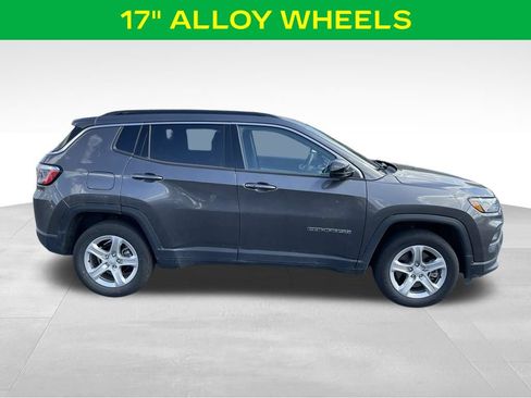 Used 2023 Jeep Compass Latitude AWD/4WD image 6