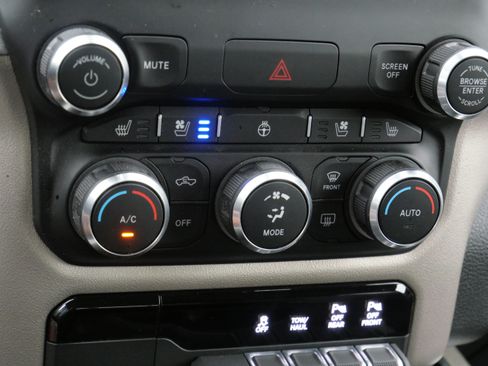 Used 2020 RAM 1500 Laramie AWD/4WD image 23