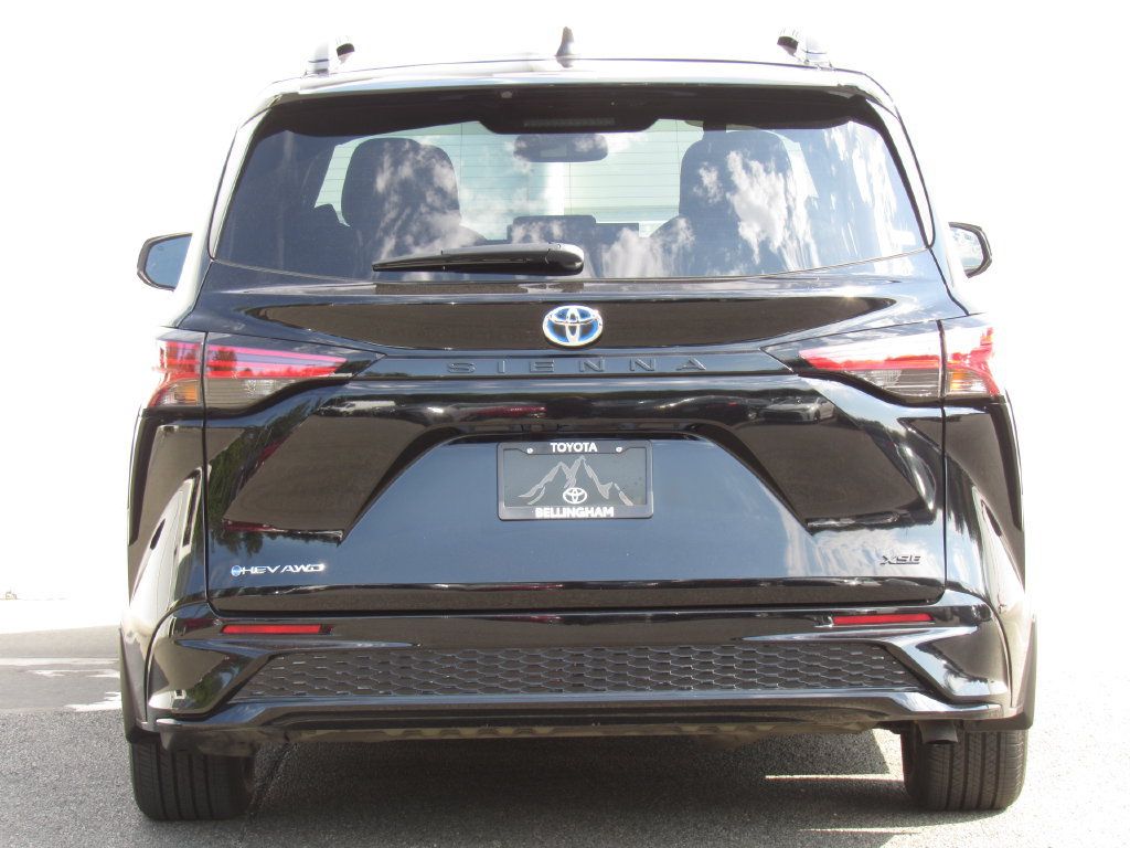Used 2025 Toyota Sienna XSE AWD/4WD image 7
