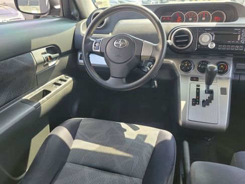 Used 2011 Scion xB FWD image 12