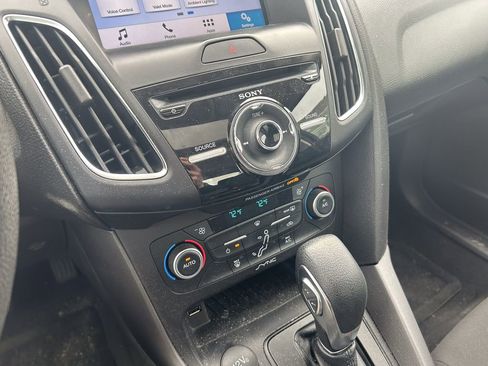 Used 2018 Ford Focus SEL image 23