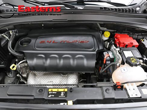 Used 2021 Jeep Renegade Latitude w/ Sun & Sound Group AWD/4WD image 7