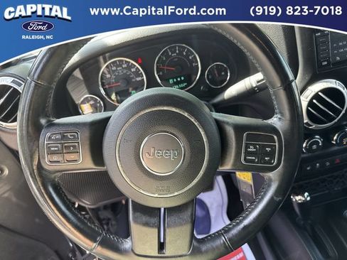 Used 2017 Jeep Wrangler Unlimited Sahara w/ Connectivity Group AWD/4WD image 24