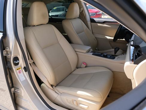 Used 2015 Lexus ES 350 w/ Premium Package FWD image 11