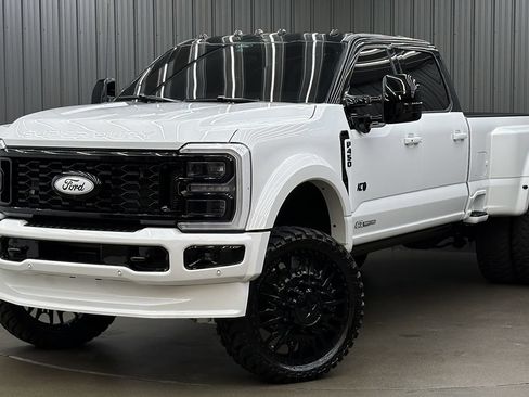 Used 2026 Ford F450 Platinum w/ FX4 Off-Road Package AWD/4WD image 1