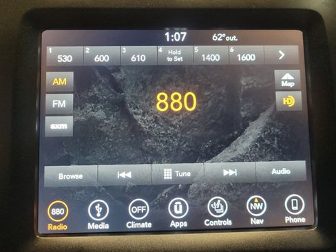 Used 2019 Jeep Cherokee Trailhawk image 25