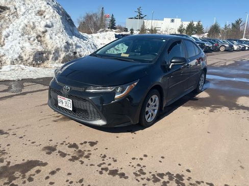 Used 2022 Toyota Corolla LE image 2