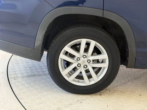 Used 2015 Toyota Highlander LE image 12