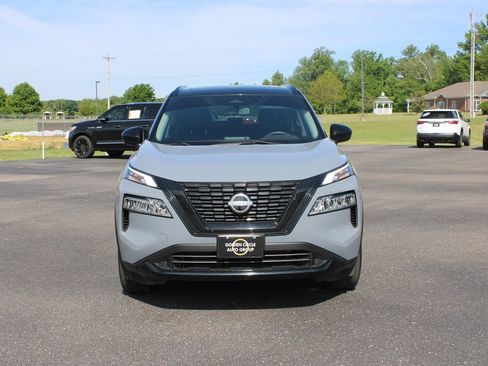 Used 2023 Nissan Rogue SV w/ SV Premium B Package AWD/4WD image 3