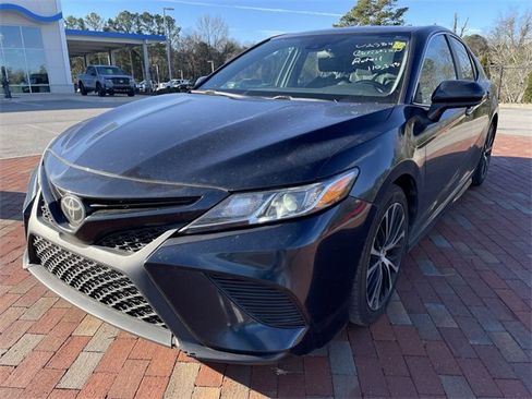 Used 2019 Toyota Camry SE image 1