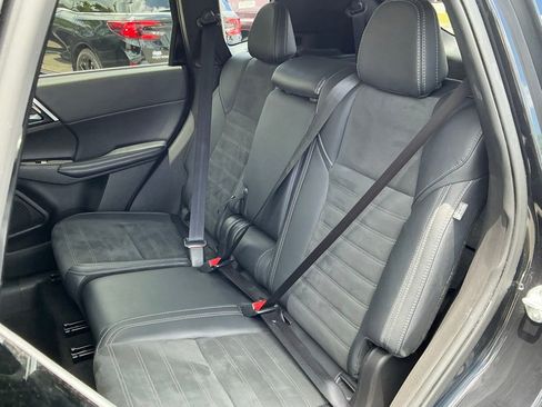 Used 2025 Mitsubishi Outlander AWD image 25