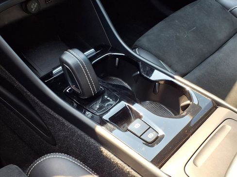 Used 2022 Volvo XC40 T5 R-Design w/ Advanced Package image 15