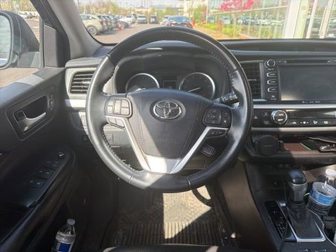 Used 2018 Toyota Highlander Limited image 6