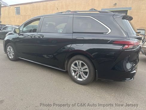 Used 2023 Toyota Sienna XSE w/ XSE Plus Package AWD/4WD image 2