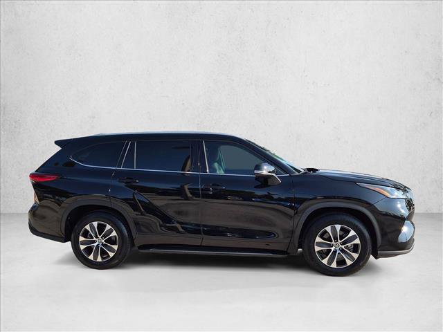 Certified 2022 Toyota Highlander XLE FWD image 4