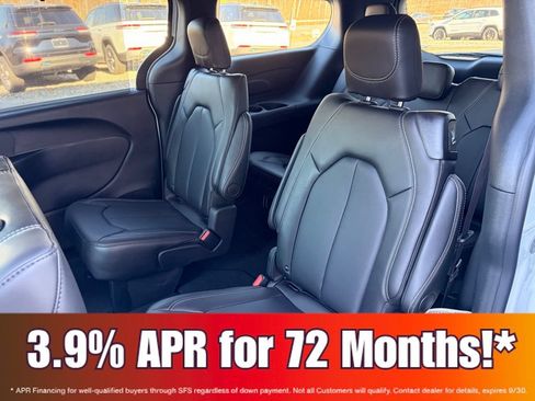 New 2026 Chrysler Pacifica Select AWD/4WD image 12
